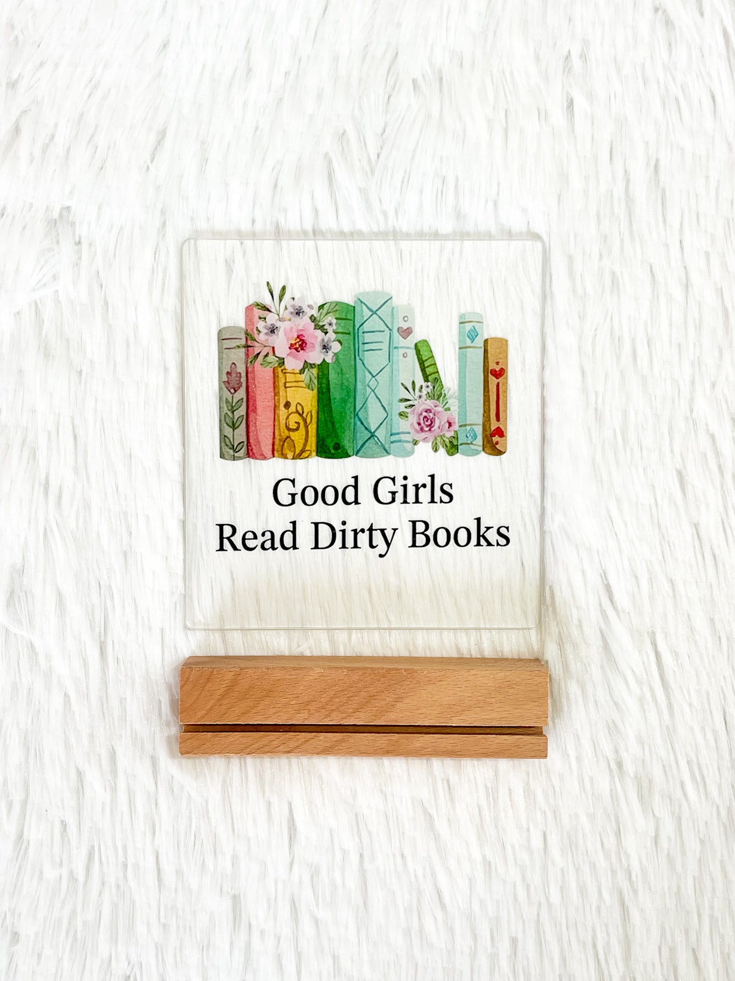 “good girls read dirty books” קישוט לספריה של